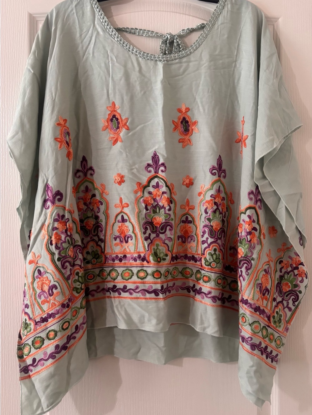 Easel Los Angeles Embroidered Boho Top – NWT - Picture 3 of 9